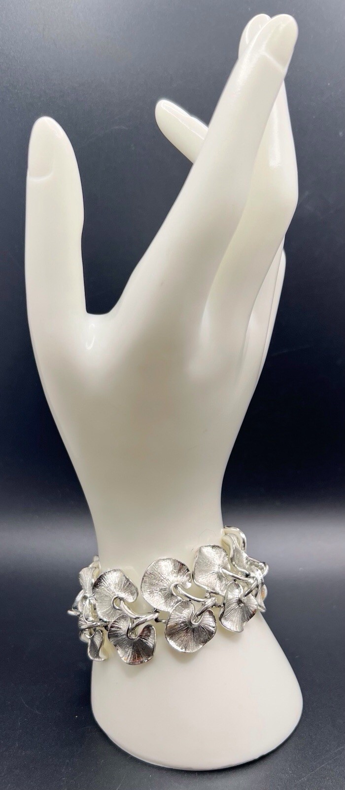 Vintage LISNER Rhodium Plated Link Bracelet Lily Pad Motif 7.25”