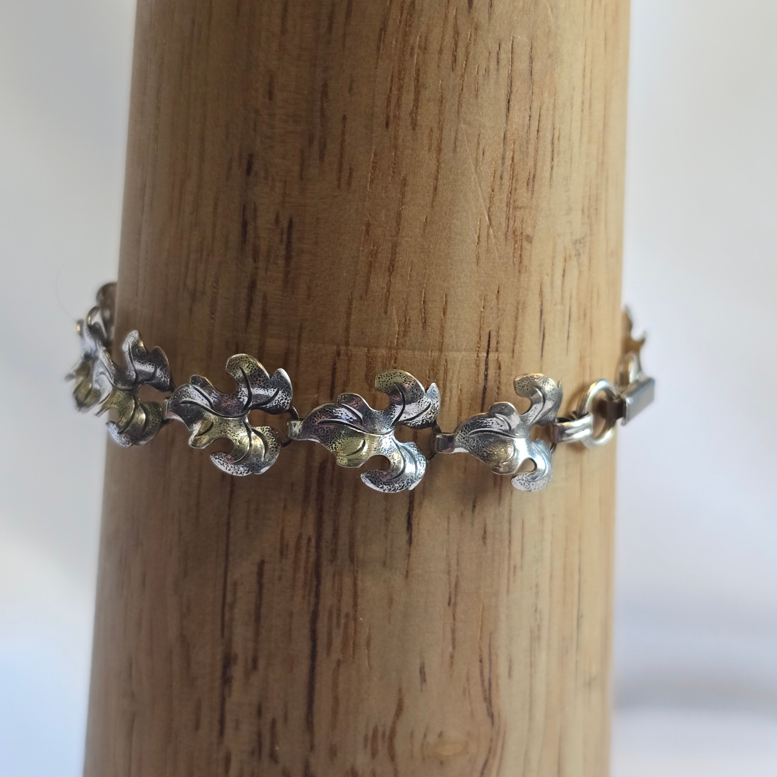 Vtg Sterling Silver Leaf Bracelet 7.32g Fine Jewelry 7.25″ Floral Fold Over