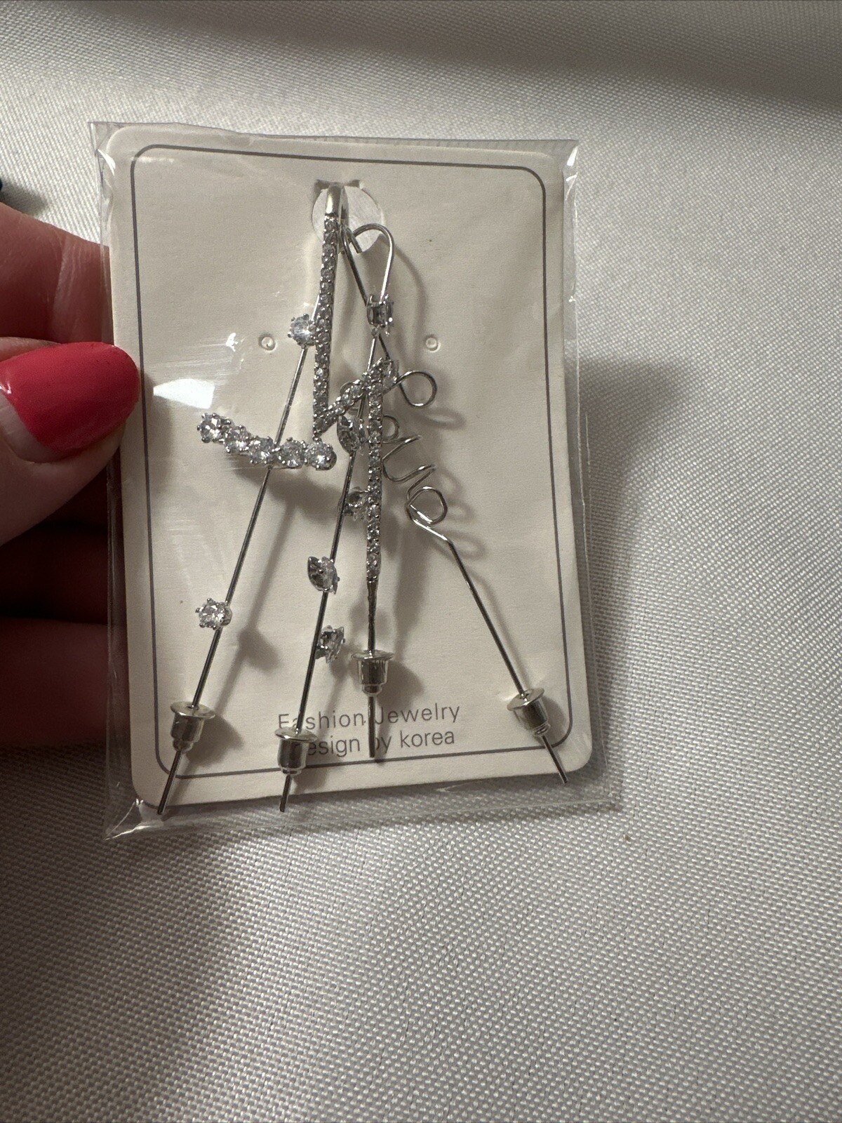 FASHION JEWELRY DESIGN BY KOREA EARRINGS 3″ LONG SILVER CRYSTAL
