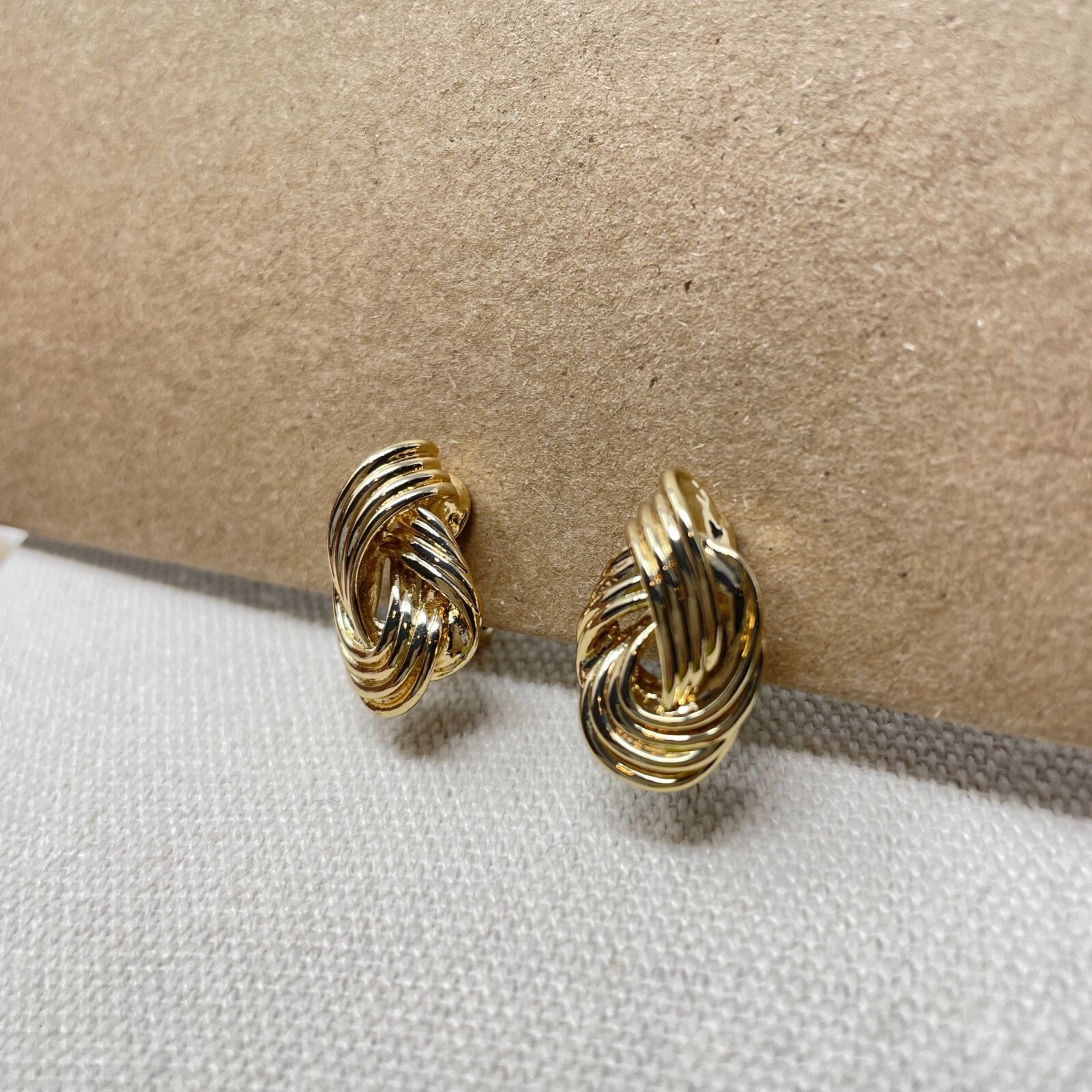 The Jewelry Group TJG Signed Gold Tone Knotted Clip On Statement Earrings Marked