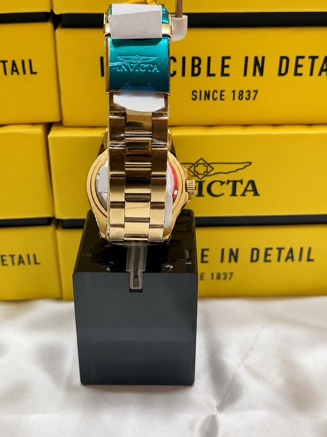 Invicta 30027 Pro Diver Shark Green Dial Gold Tone Quartz Men’s Watch New