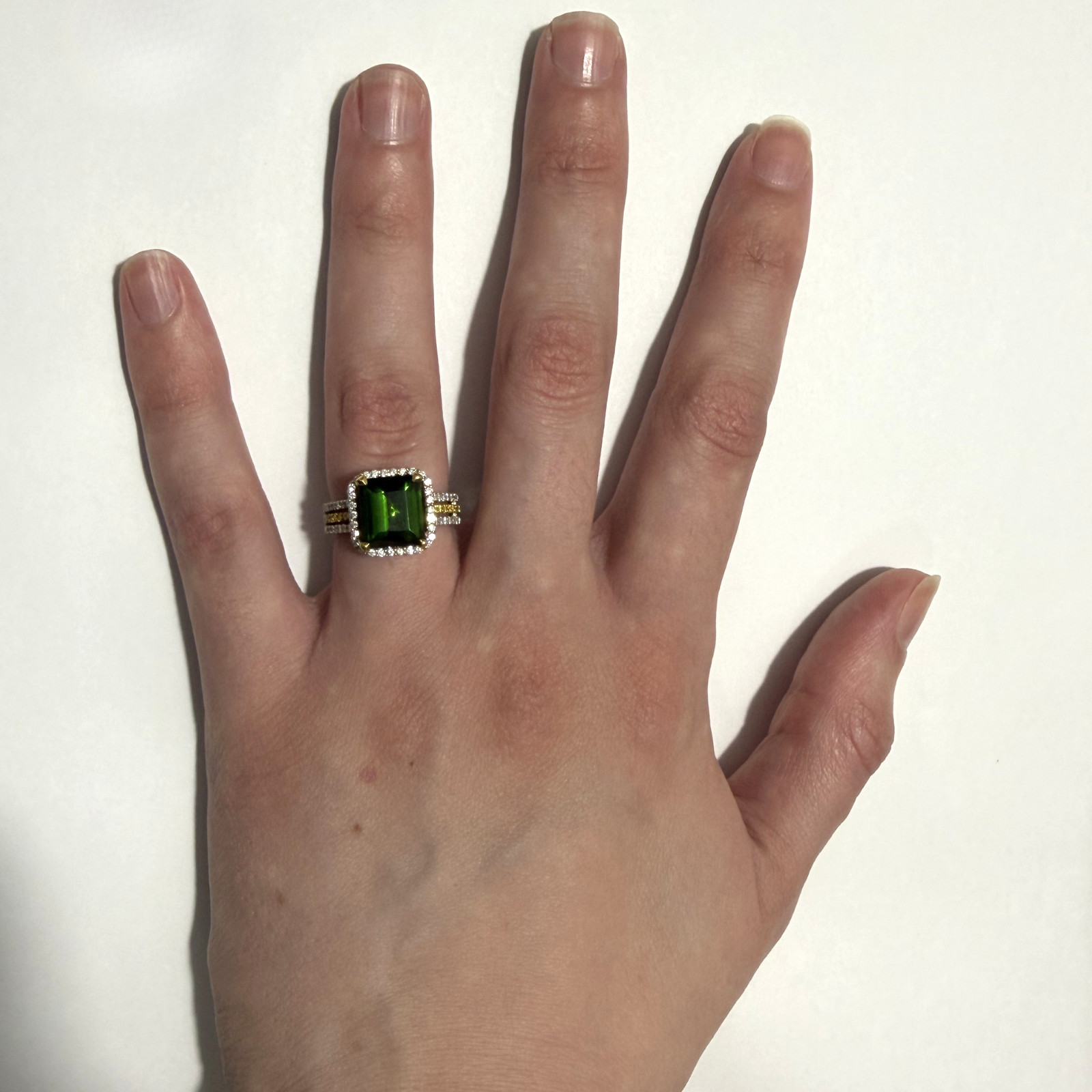 18K White Gold Green Tourmaline Diamond Ring 3.93ct Tourmaline 0.57ctw Diamonds