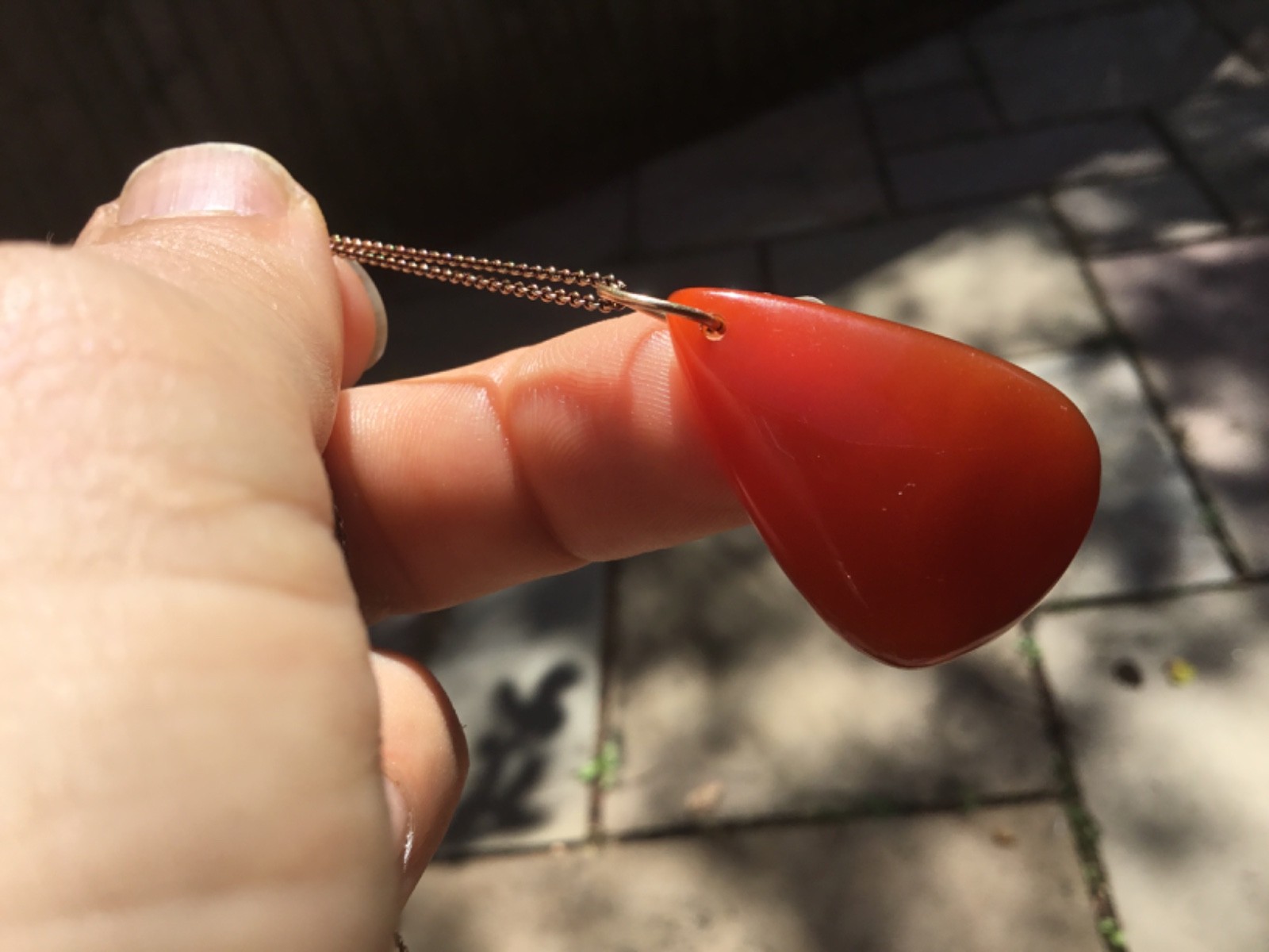 Solid 9ct gold carnelian pendant 9k 375