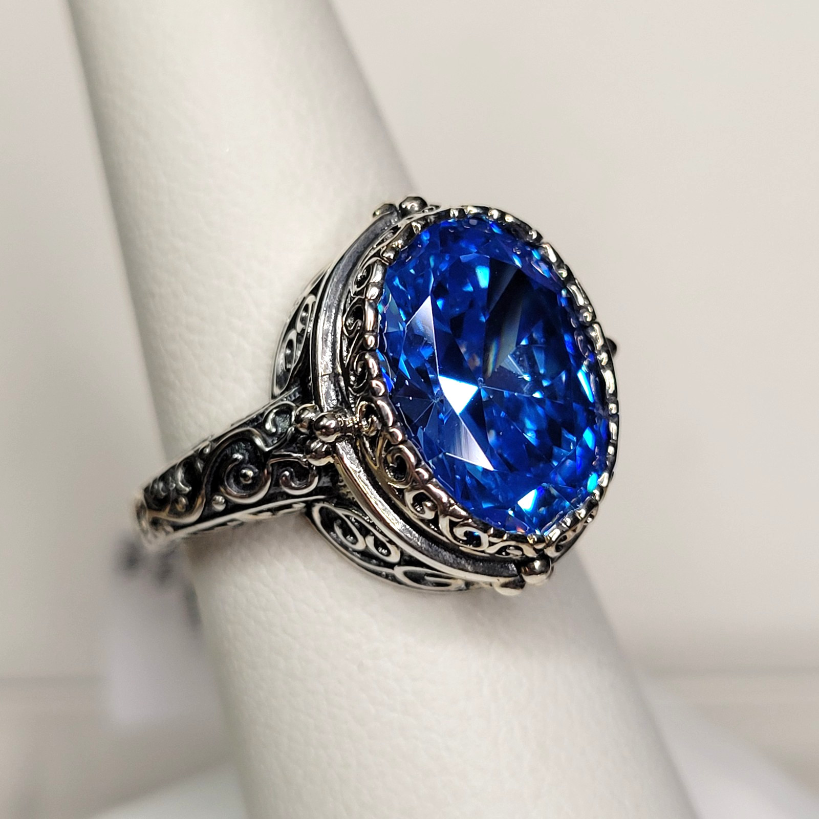 JTV Bella Luce Esotica Blue 9.37ctw Oval CZ Neon Apatite Sim. Ring sz-8 – 7.4g