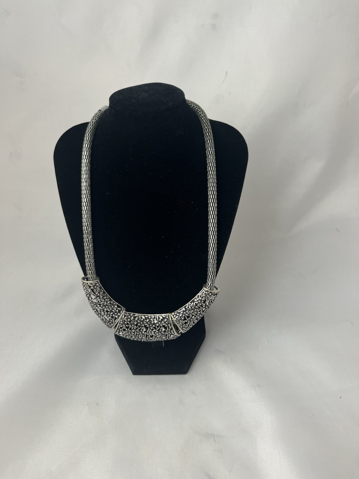 Statement Collar Bib Necklace With Floral Design