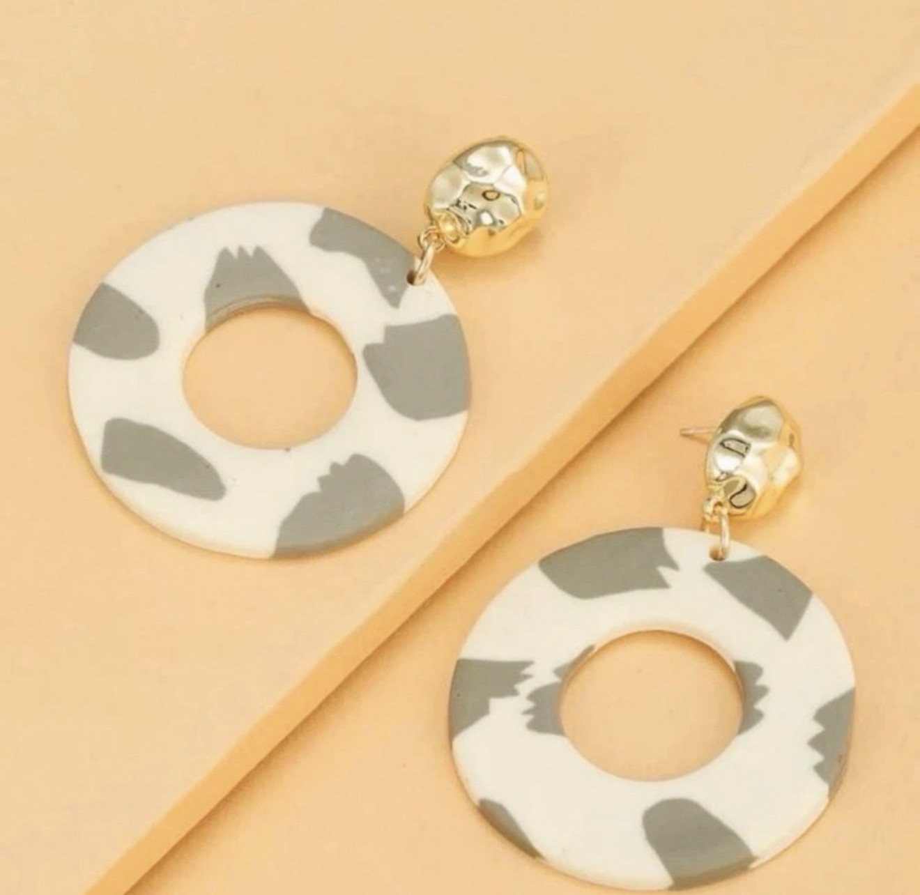 White Gray Resin Round Donut Dangle/Drop Earrings Gold Tone Butterfly Back