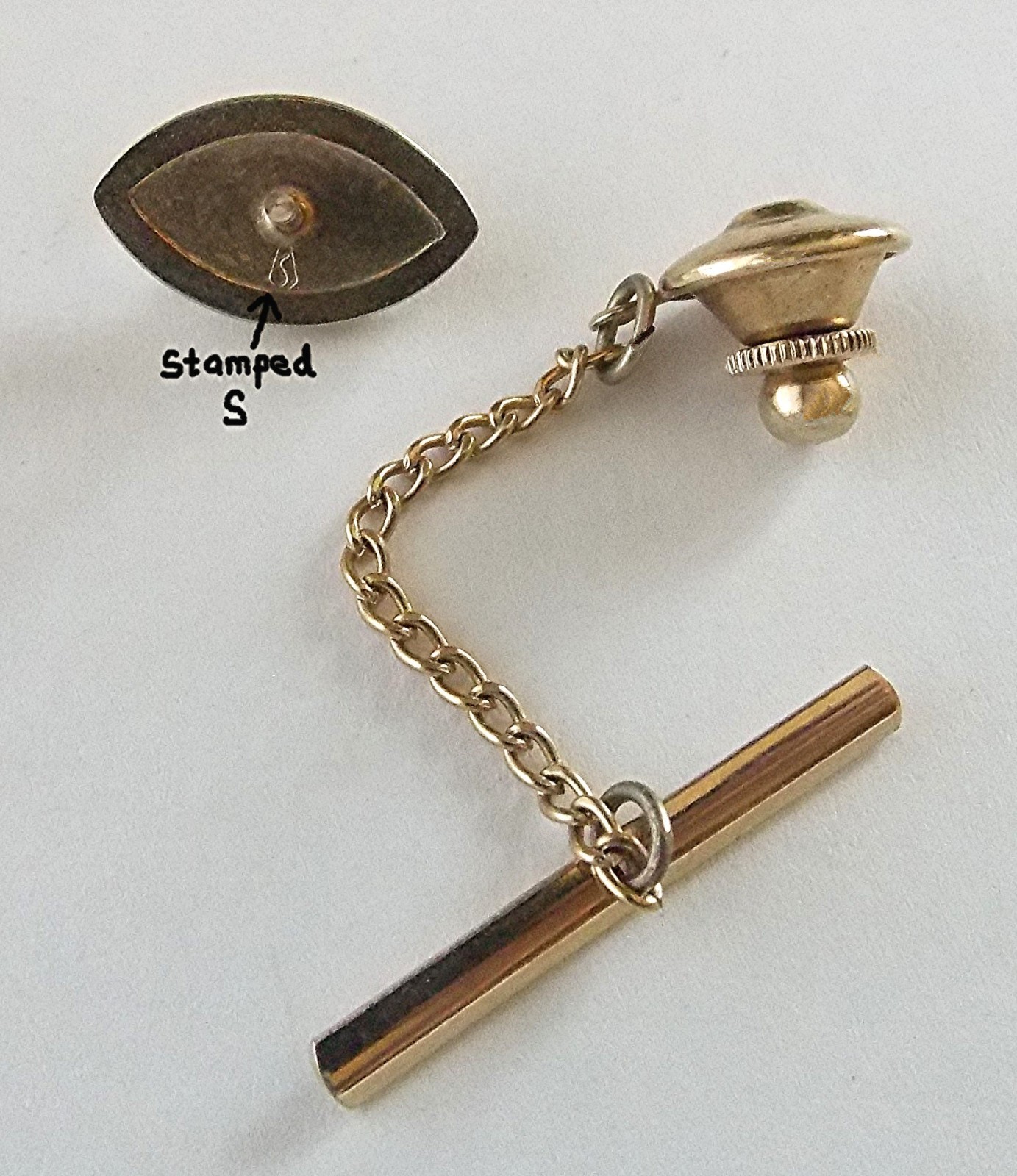 VTG. 40’s SWANK STAMPED “S” IN A PENTAGON GOLD PLATED FAUX PEARL CENTER TIE TACK