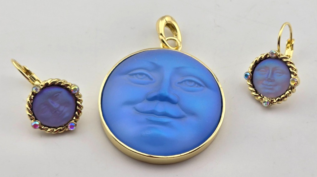 Kirks Folly Glass Seaview Moon Magic 35mm Charm & Earrings GT/Matte Blue #149