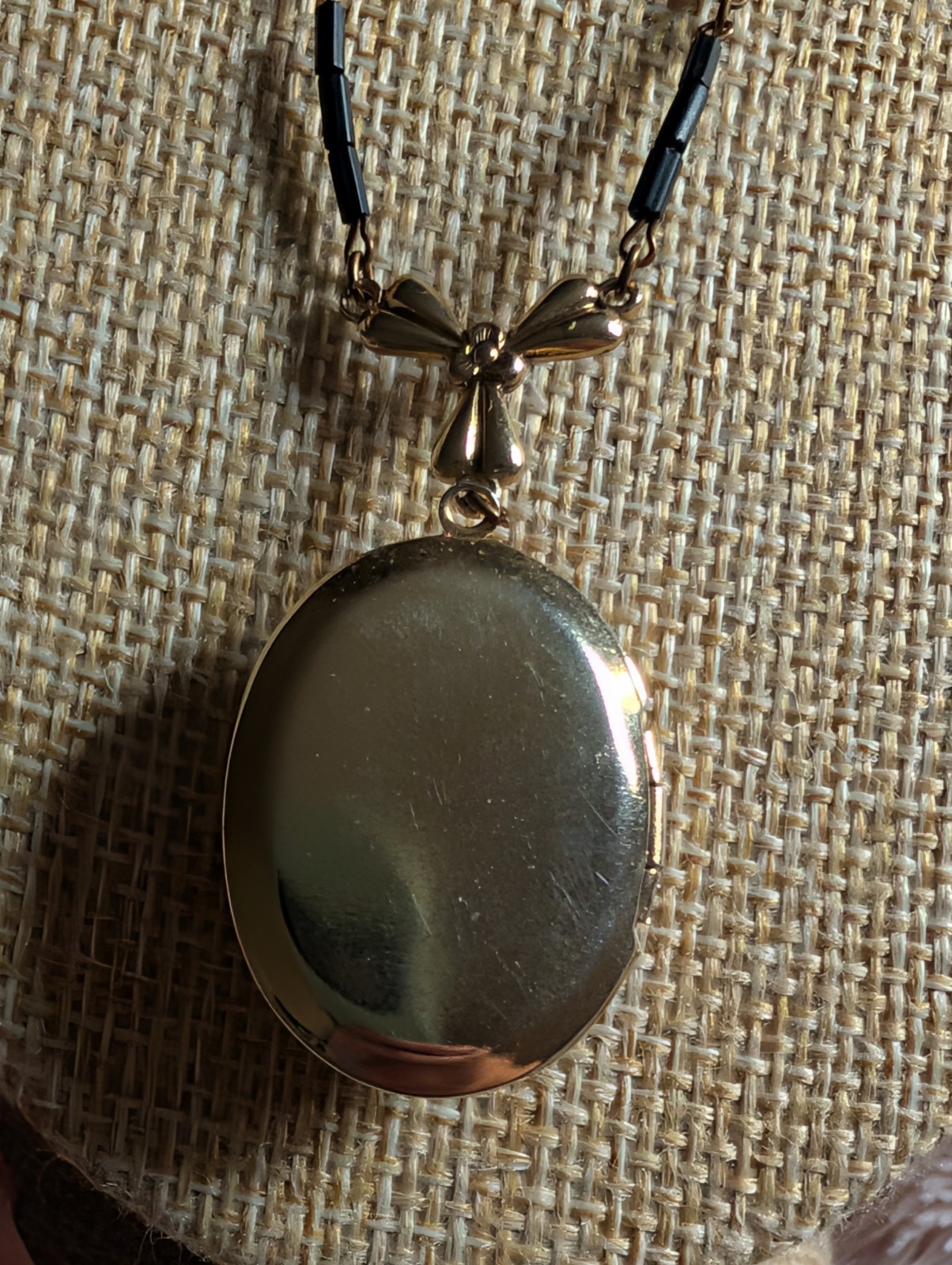 Vtg 1928 Jewelry Co Floral Locket Necklace Long 30″ Black Rose Bead