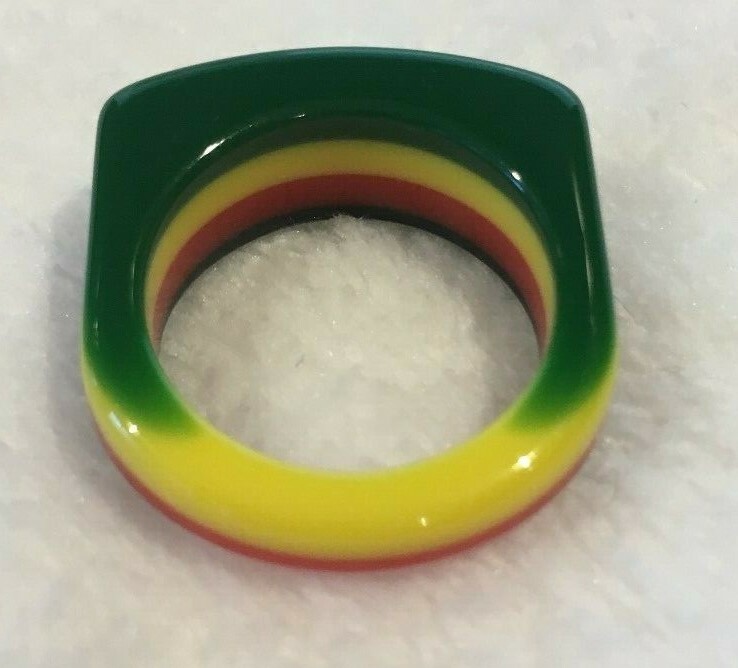 Lucite Striped Green Yellow Red Black Ring Size 9