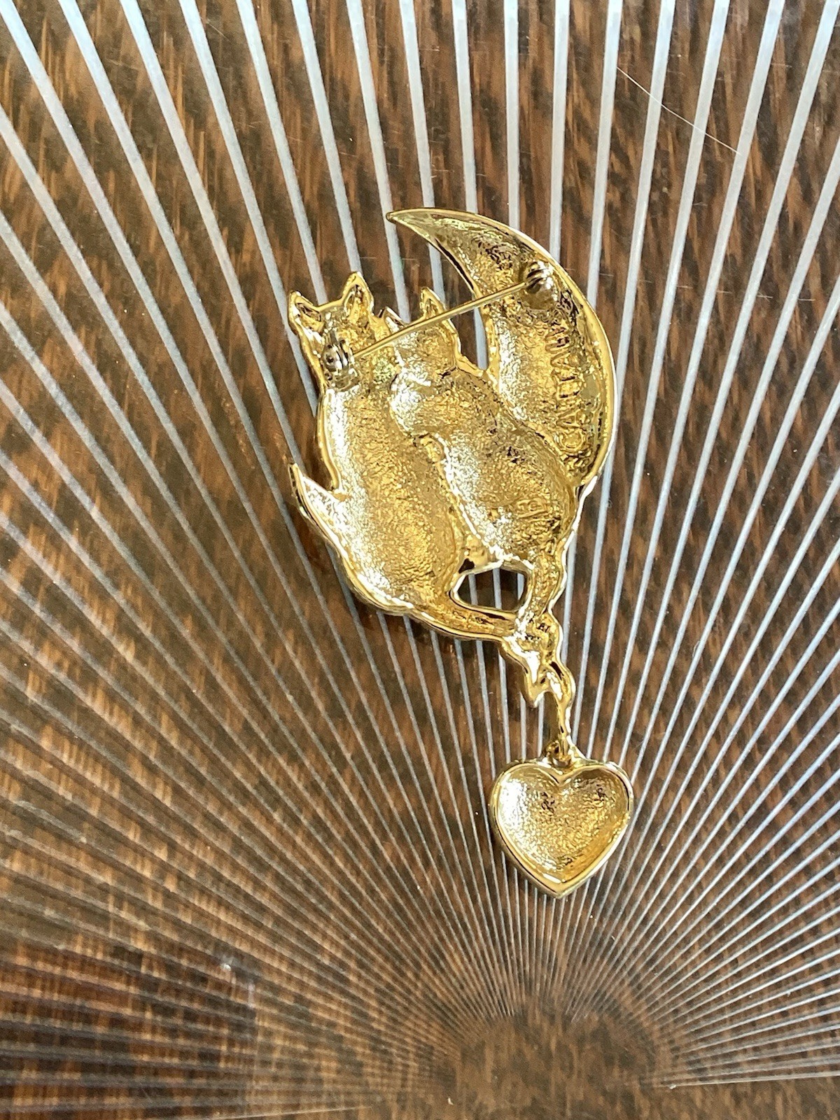 Cat Brooch Lovers Moon & Dangling Heart Pin Gold Tone Metal VTG 3” AJC Cattails