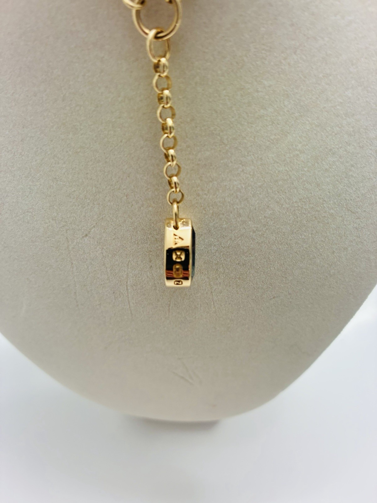 Foundrae 6 Carat London Blue topaz With Foundrae 18” Mixed belcher Chain. 18k