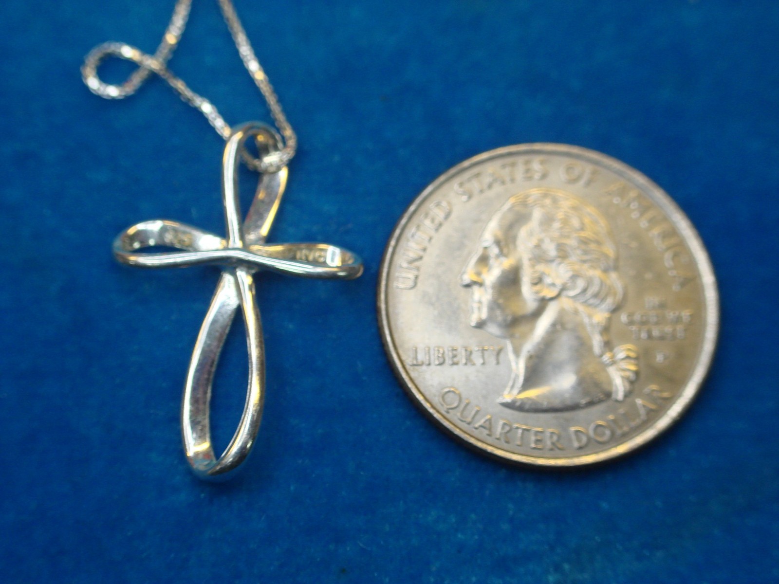 STERLING SILVER MODERN STYLE CROSS PENDANT WITH 18″ STERLING SILVER CHAIN