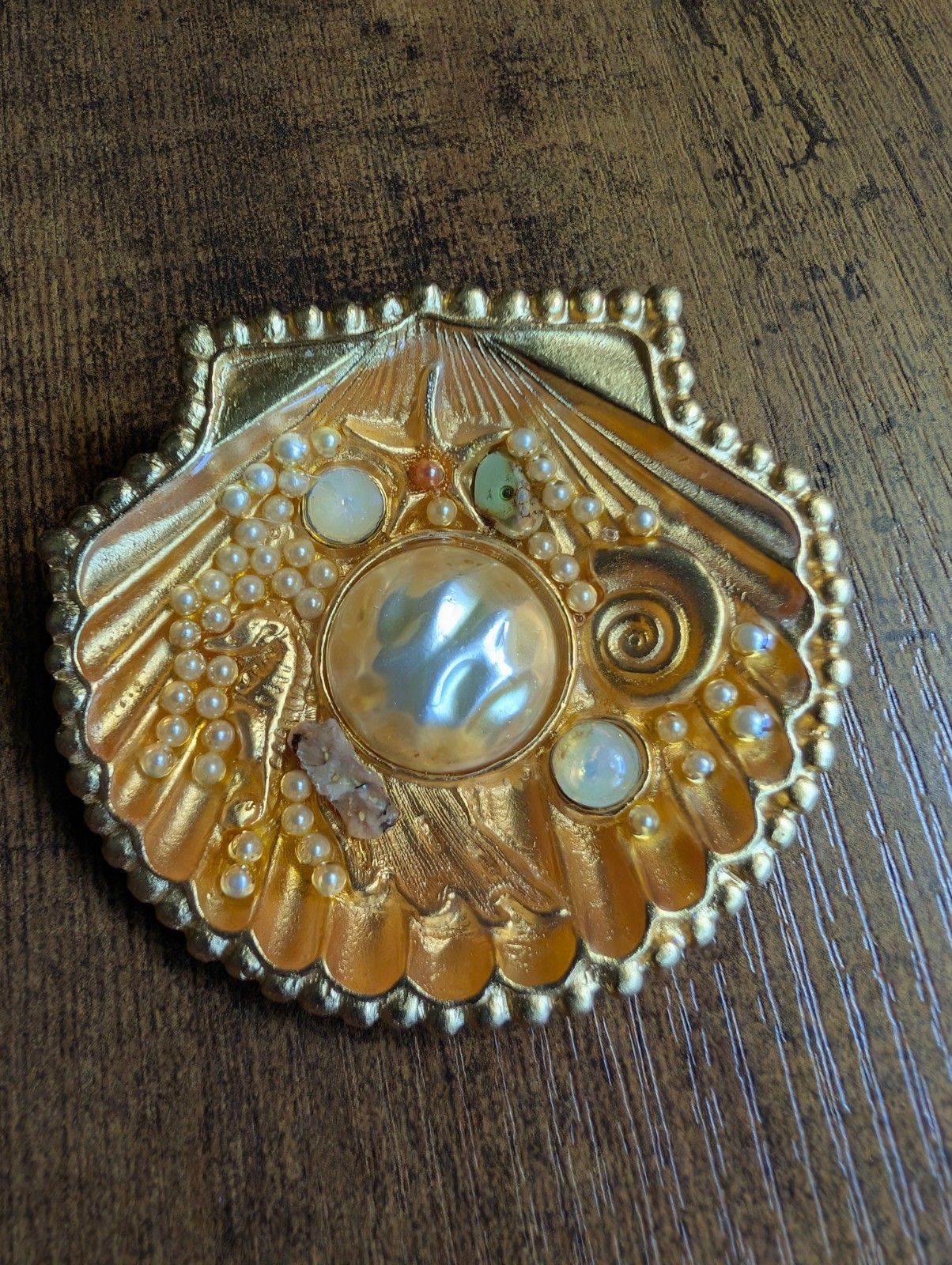 Vintage Robert Rose Gold Tone Clam Shell Faux Pearl Center Pin Brooch W/ Stones