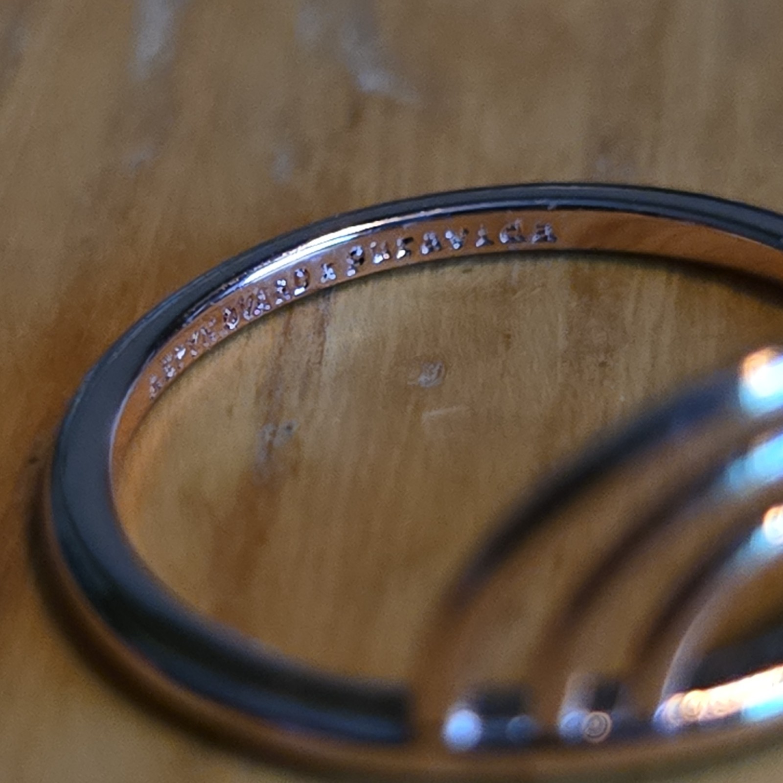 Silver Tone Wave Openwork Metal Band Ring Size 5 Signed No Stone 0 Gems