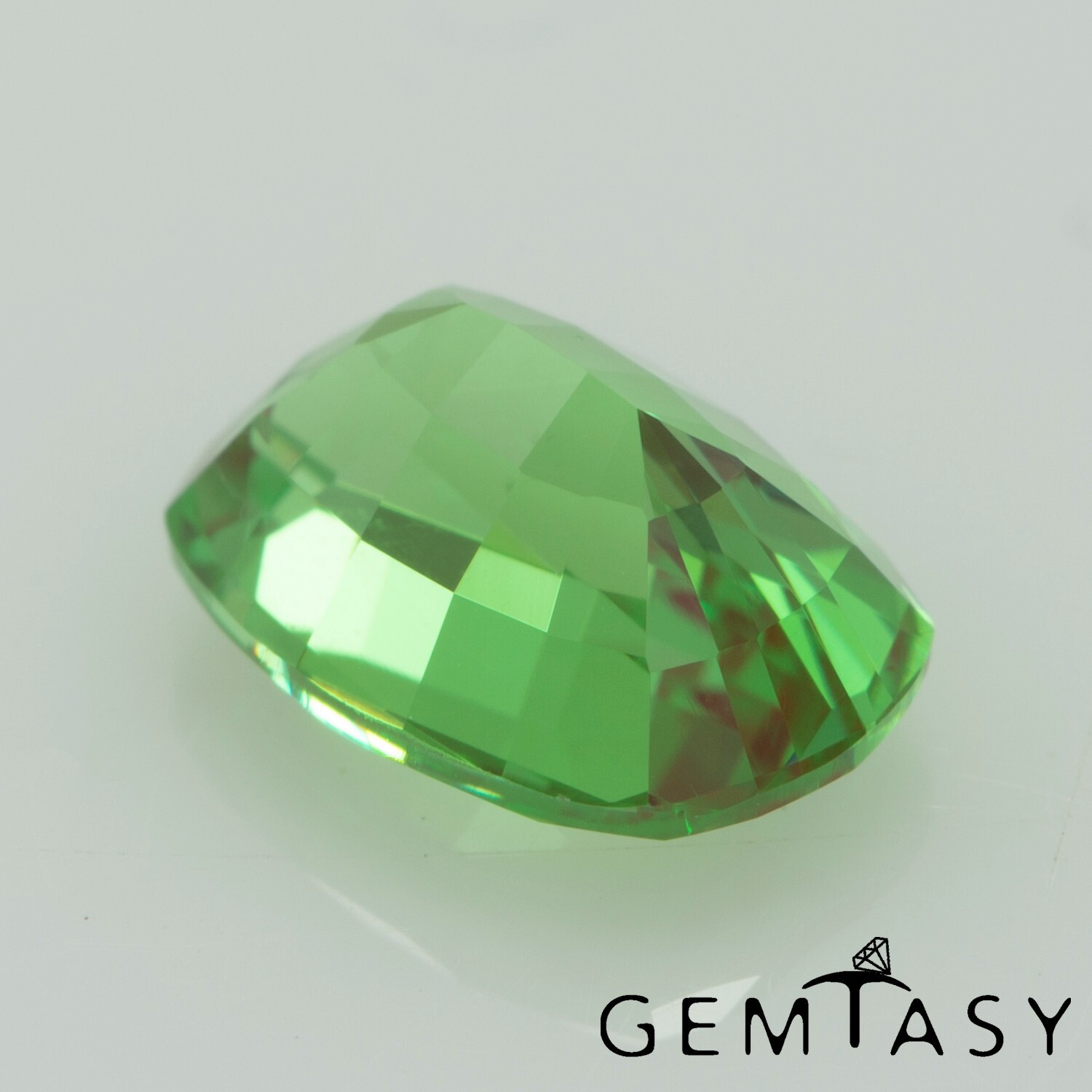 Cut stone – YAG Green-Red Czochralski (Pulled) lab grown, 7x5mm 1.18-1.39ct