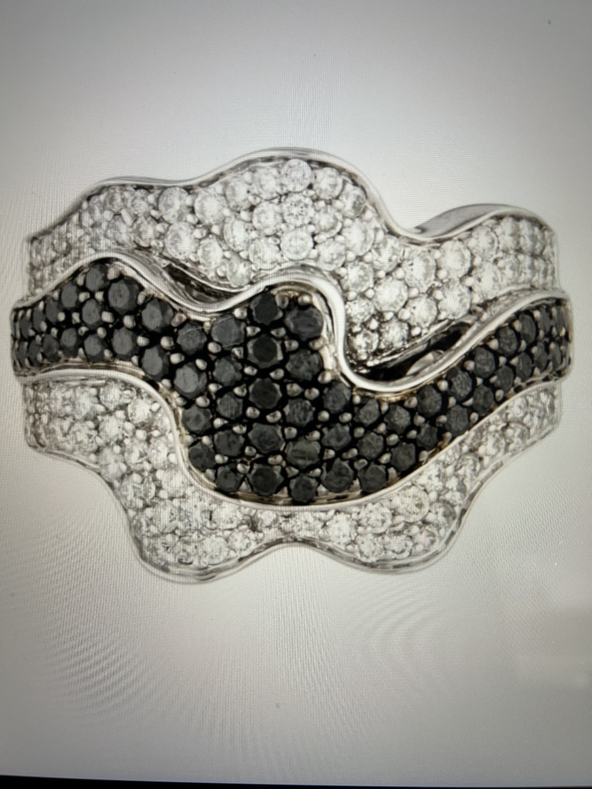 18K BLACK AND WHITE DIAMOND RIBBON RING RHODIUM-PLATED WHITE GOLD 18.7 CTW