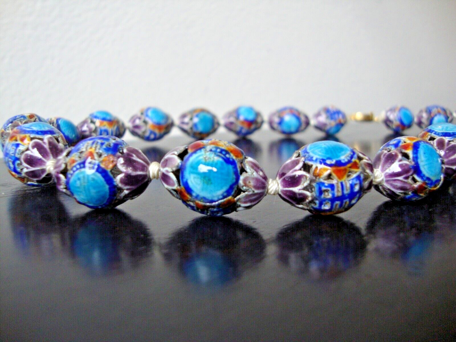 VINTAGE CHINESE EXPORT CLOISONNE MULTICOLOR DOUBLE SHOU SILVER EGG BEAD NECKLACE