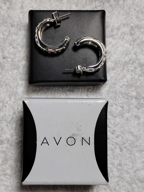 Avon Pave Petite Hoop Earrings Silver Color New In Original Box Fast Shipping