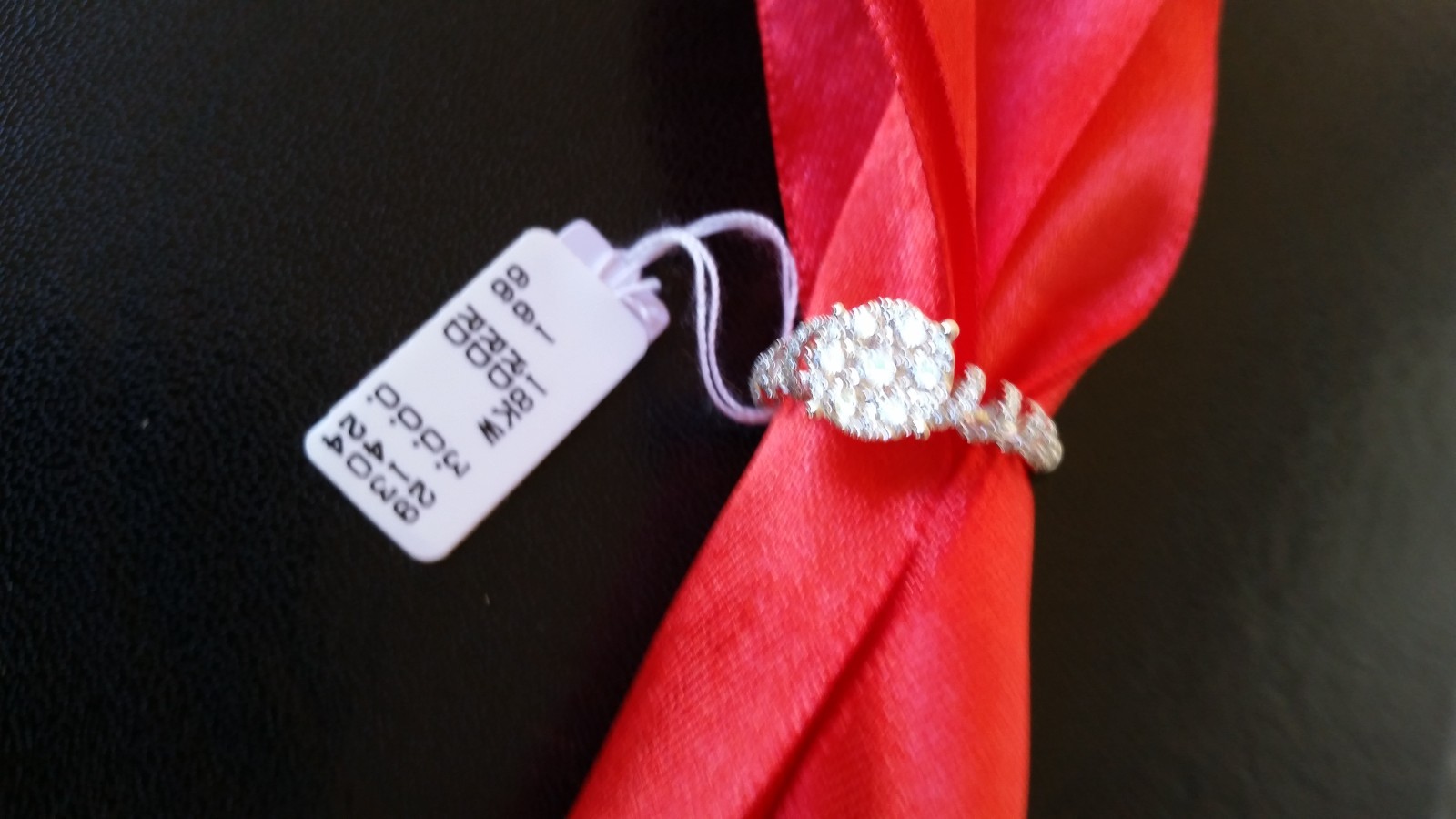 18k White Gold Diamond Ring. TDW 0.77ct. Claster Dress ring. M 1/2 size. New