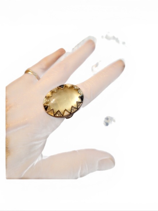 HOUSE OF HARLOW 1960 SUNBURST PEARLIZED RESIN CABOCHON COCKTAIL RING 8 Statement
