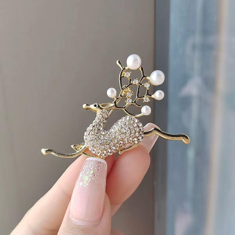 Running Reindeer Brooch Pin Rhinestone Imitation Pearl Animal Pin Christmas gift