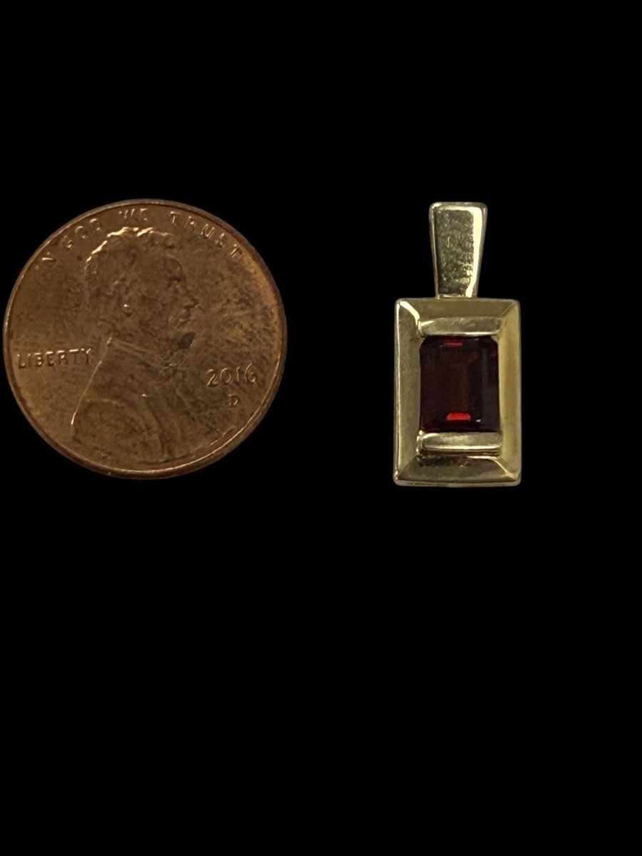 14K Yellow Gold Emerald Cut Garnet Pendant 0.75 CT Weight 2.02g (MP1048849)