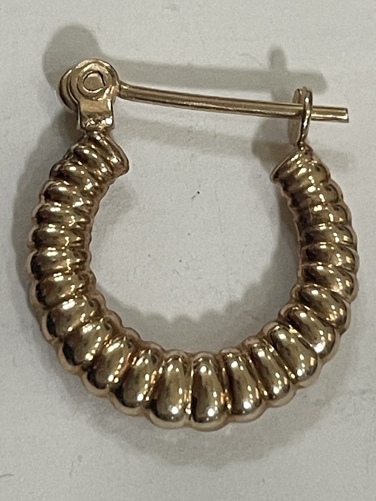 Yellow Gold Puffy Round Shape Pattern Hoops Earrings 1g / 0.5 inch USED READ