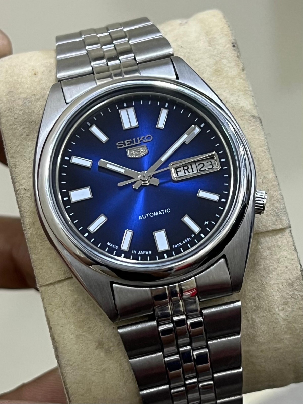 Seiko 5 Automatic Blue And Black Dail Mens Watch japan made 7009