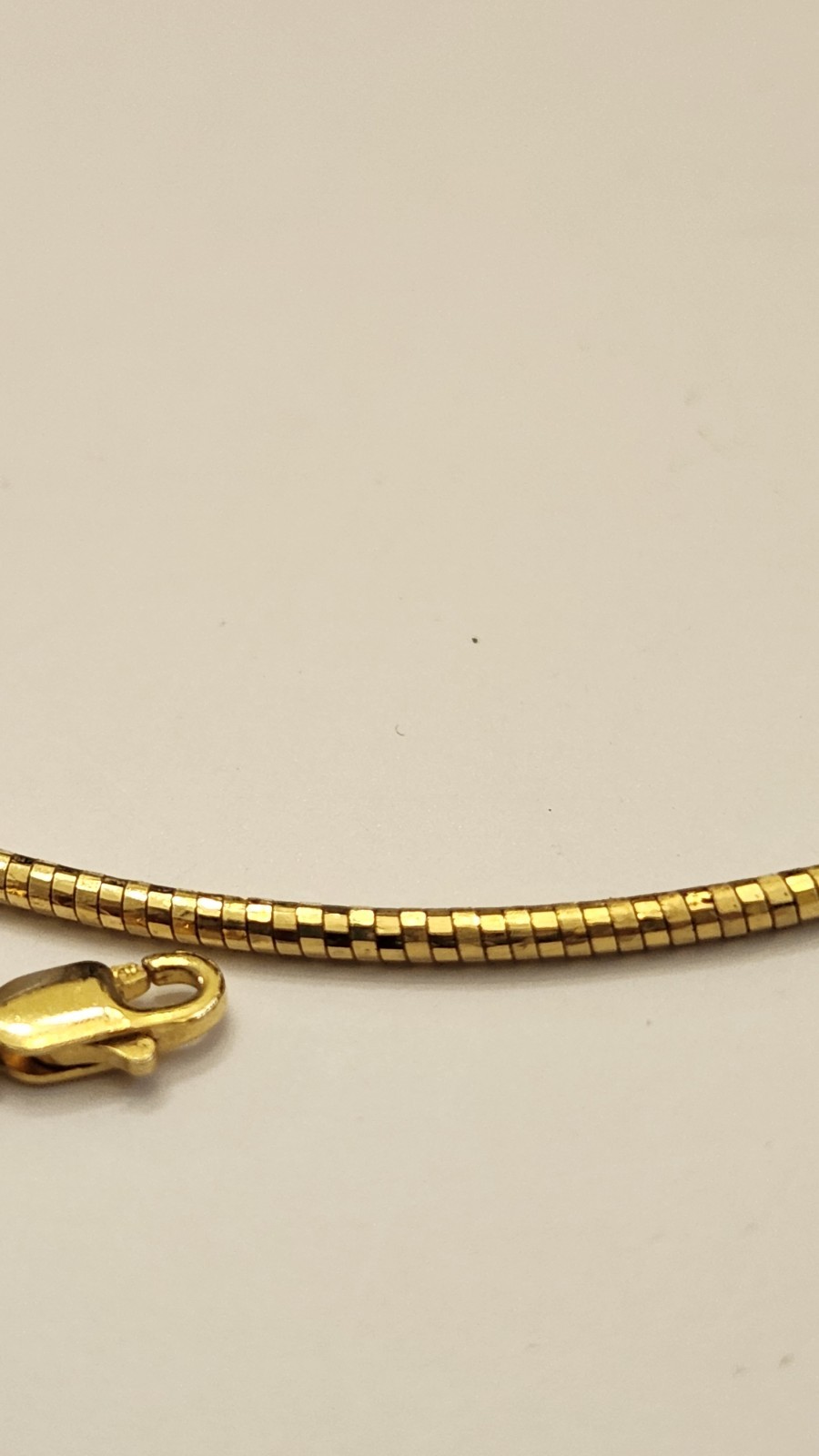 14k Y gold Diamond Cut Flexible Omega Choker 15 3/4″ Lobster Claw 7 Grams