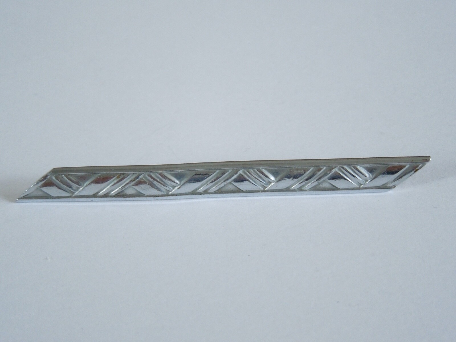 Chrome Colored Bar Brooch 4.4 G / 2.76 X 0.24 In