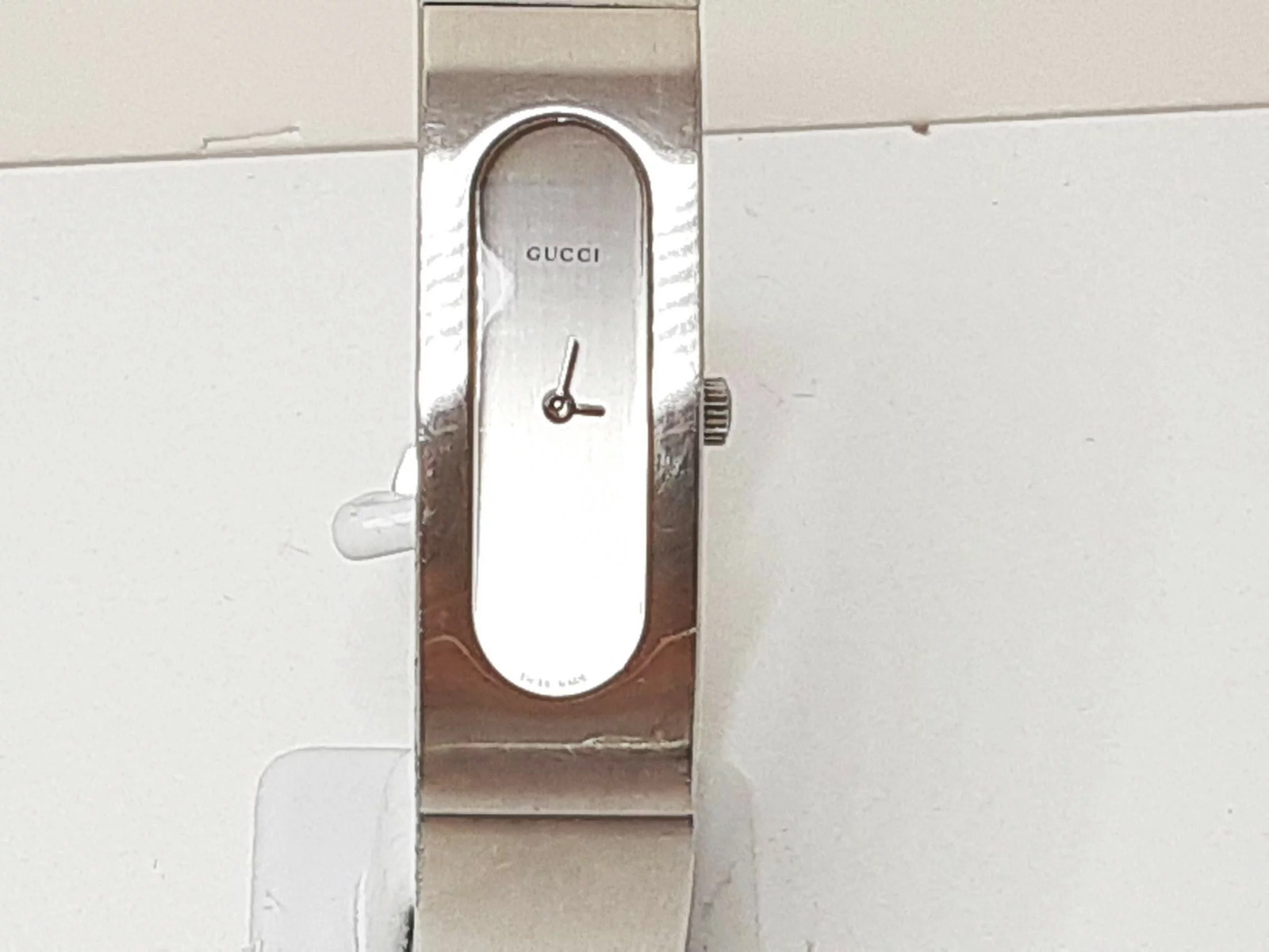 GUCCI Women’s Bangle Watch 2400S Used Excellent condition