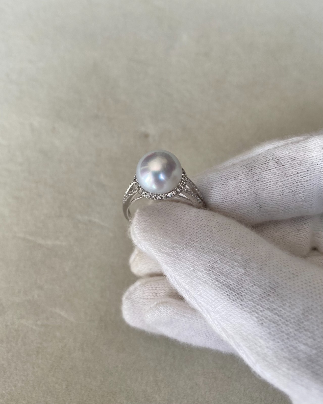 £960 Silver White Australian South Sea Pearl Ring 9.8mm Sparkling Halo S925