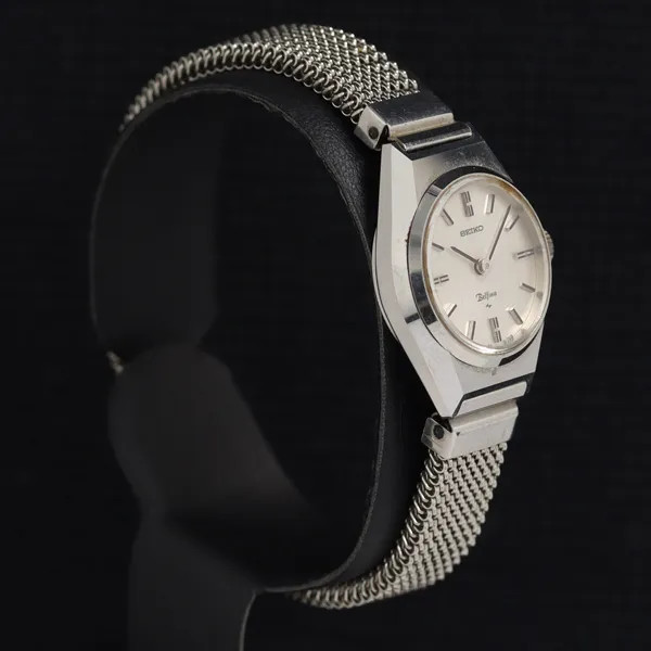 Working Seiko Belfina 1120-0070 manual winding women’s watch with silver dia
