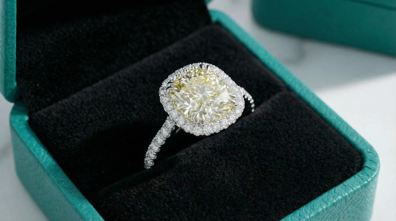 Romantic Cushion Cut Light Yellow Moissanite Halo Ring Sparkling Engagement Gift
