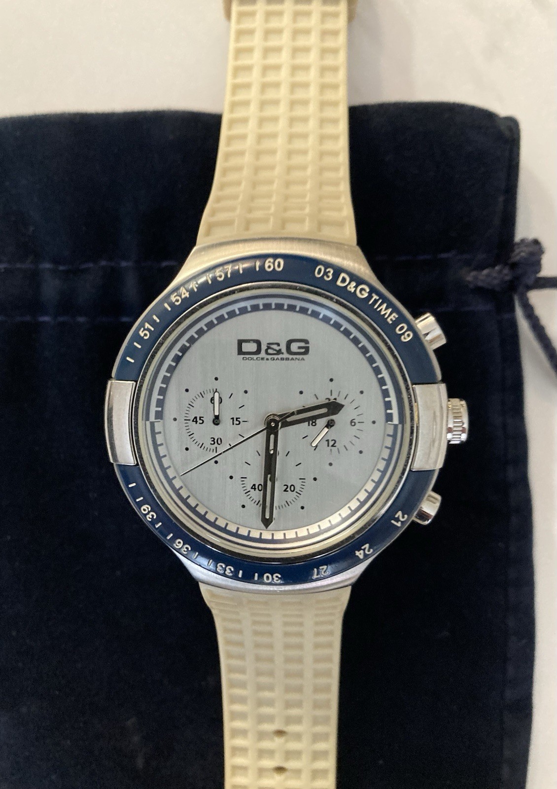 D&G Time Chronograph Silver Dial Blue Bezel Beige Rubber 50m with new battery