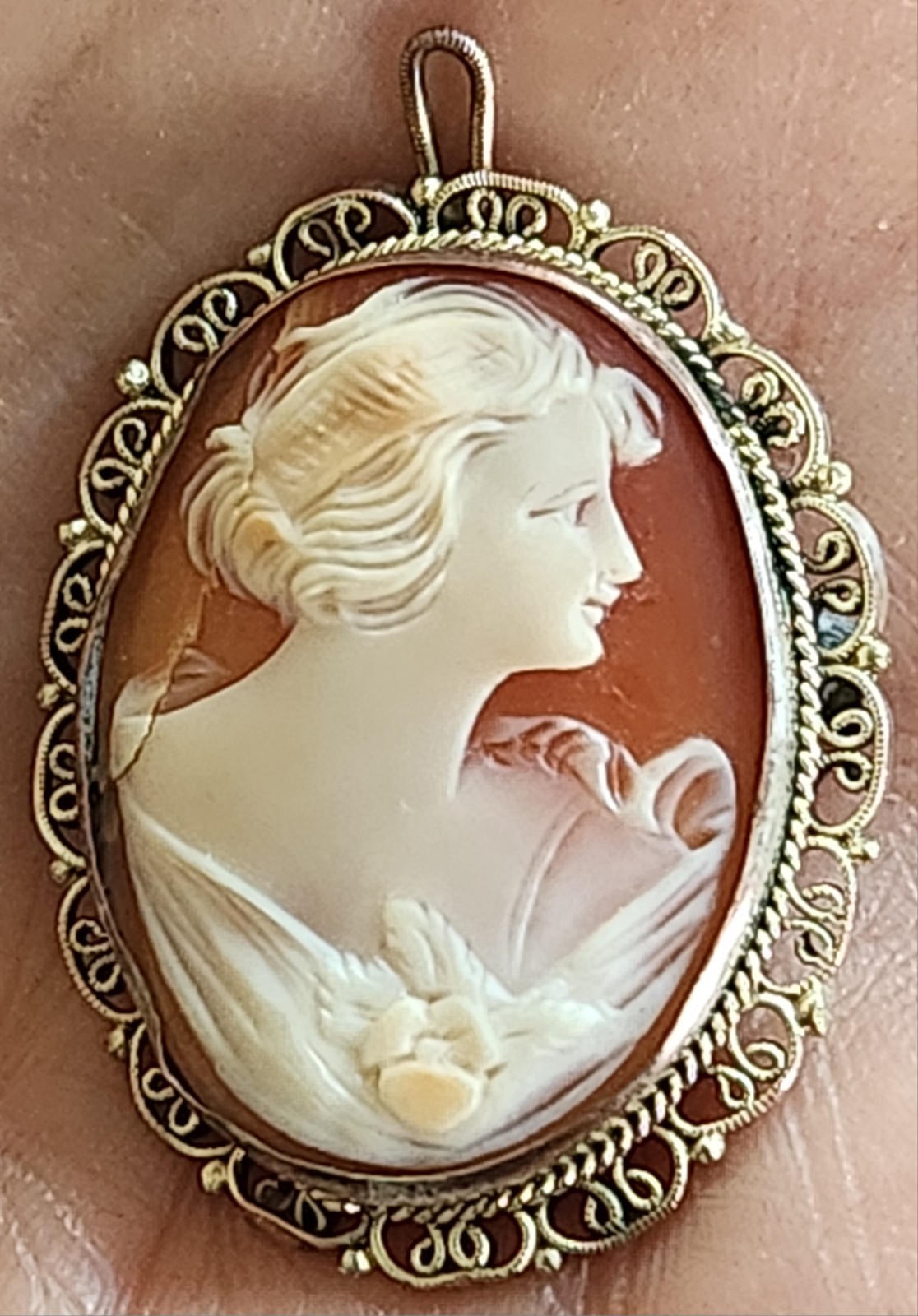 VTG SHELL CAMEO PROFILE HIGH RELIEF CARVING FILLIGREE TRIMED PENDANT 1.5″