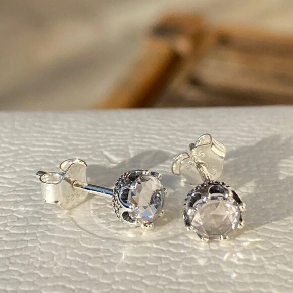 Brand New Genuine Pandora S925 CLEAR Sparkling Crown Stud CZ Earrings 298311CZ