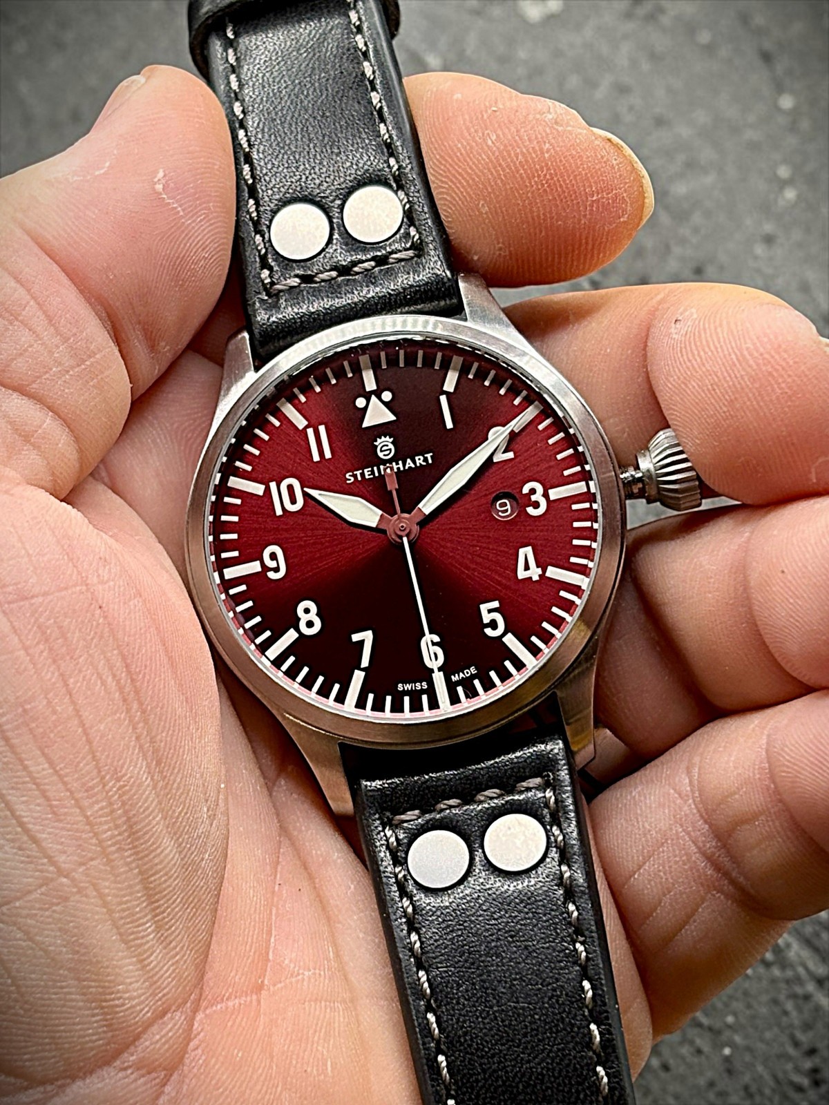 STEINHART NAV. B-UHR • 44MM Date RED Dial • SW 200-1 Elabore Automatic