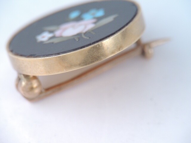 ANTIQUE VICTORIAN PIETRA DURA 14K GOLD FLORAL PIN