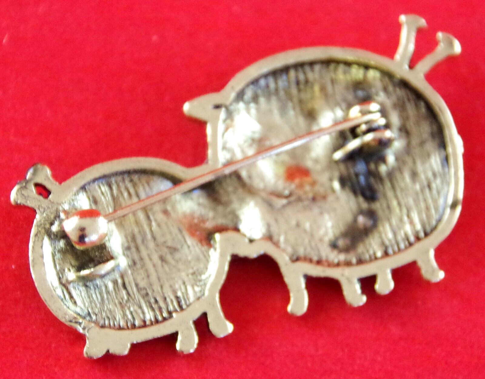 Cute! NWOT SHEEP KNITTING NEEDLES BALLS OF YARN 4 BODIES FIBER ARTIST BROOCH PIN