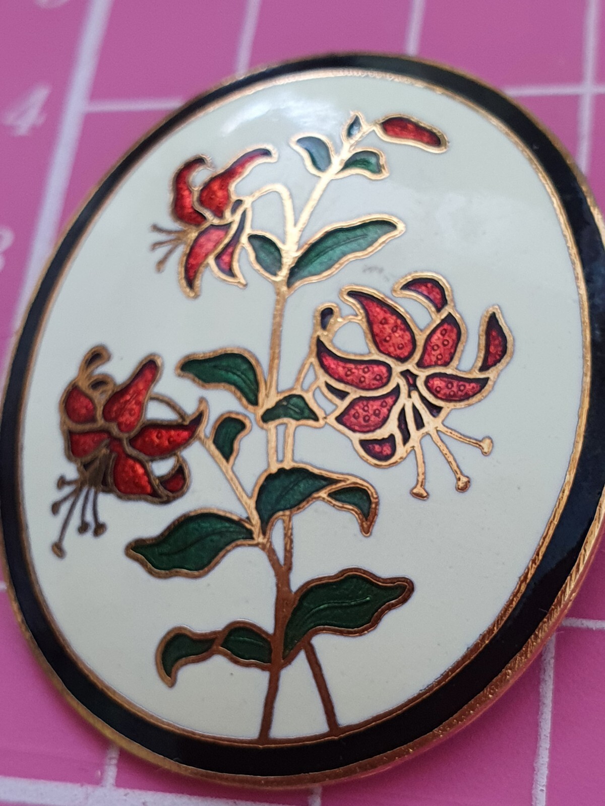 Fish Signed Cream Red Green Enamel Cloisonné Lilly Oval Gold Tone Brooch Pin