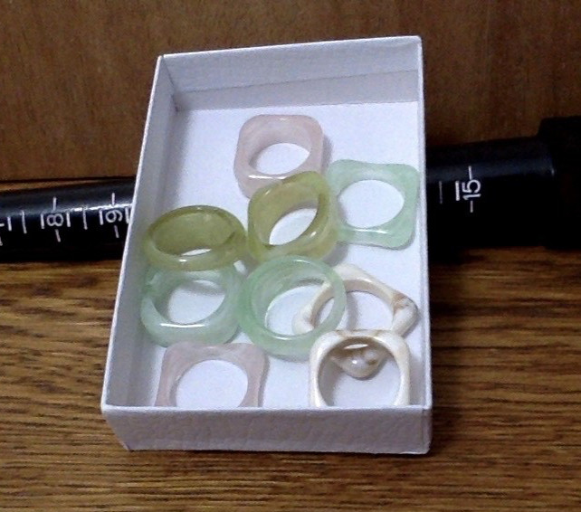 Lot Of Plastic Resin Costume Jewelry Rings Pretty Pastel Colors / Mixed Sizes