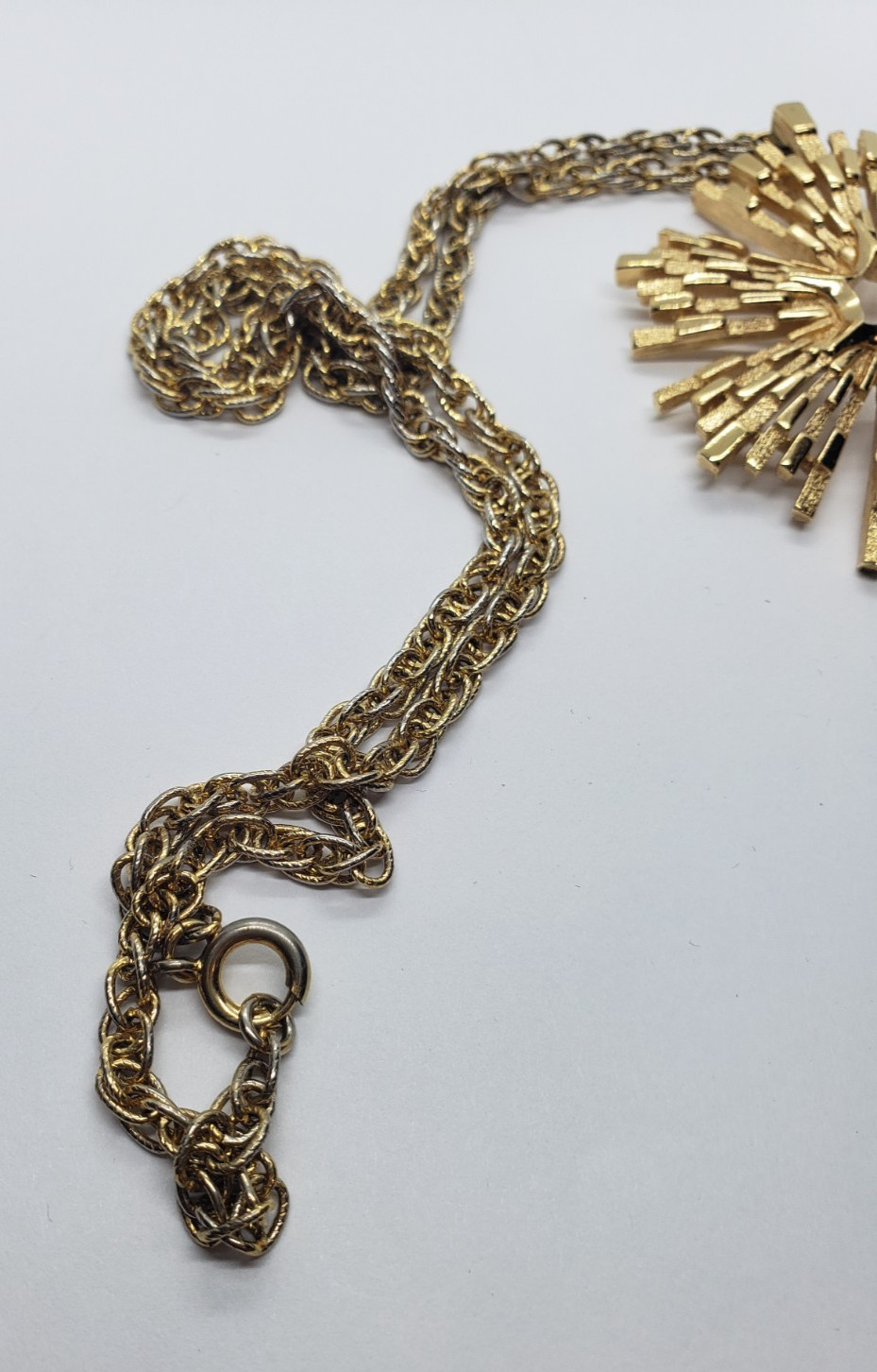 Vtg TRIFARI Goldtone Sunburst Modernist 60’s Glam Statement Pendant Necklace 25″
