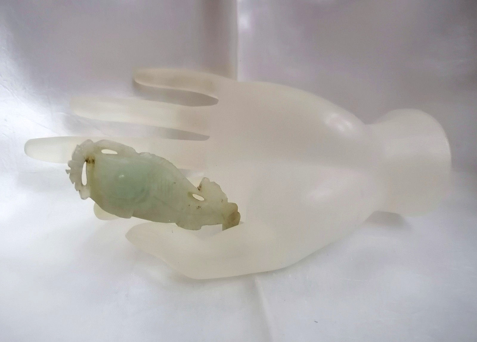 ANTIQUE PERFORATED AND ENGRAVED JADE PENDANT / ORNAMENT, CHINA, 1900.