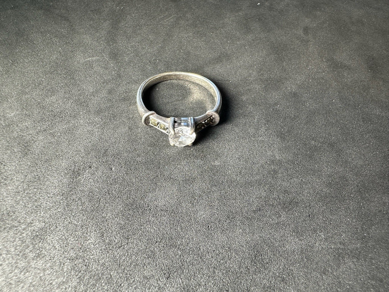 3.04g Vintage Sterling Silver 925 Ring Clear Round Side Accents M Size 8.5