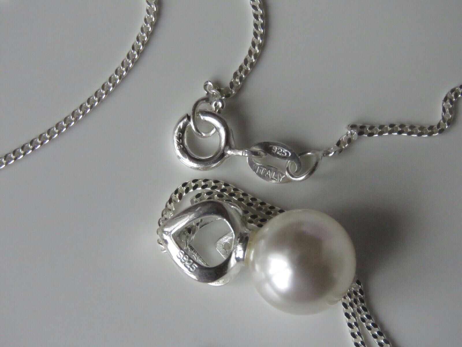 sa5. 925 Sterling Silver Necklace Made With a Swarovski White Pearl Pendant