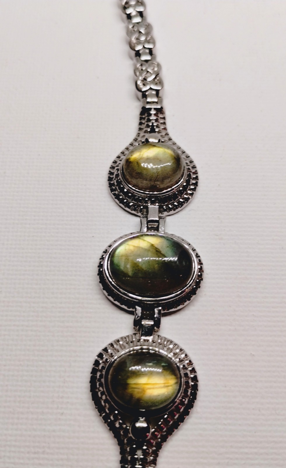 Madagascar Fire Labradorite 22.50 ctw Bracelet in Stainless Steel (6.50-8.0In)