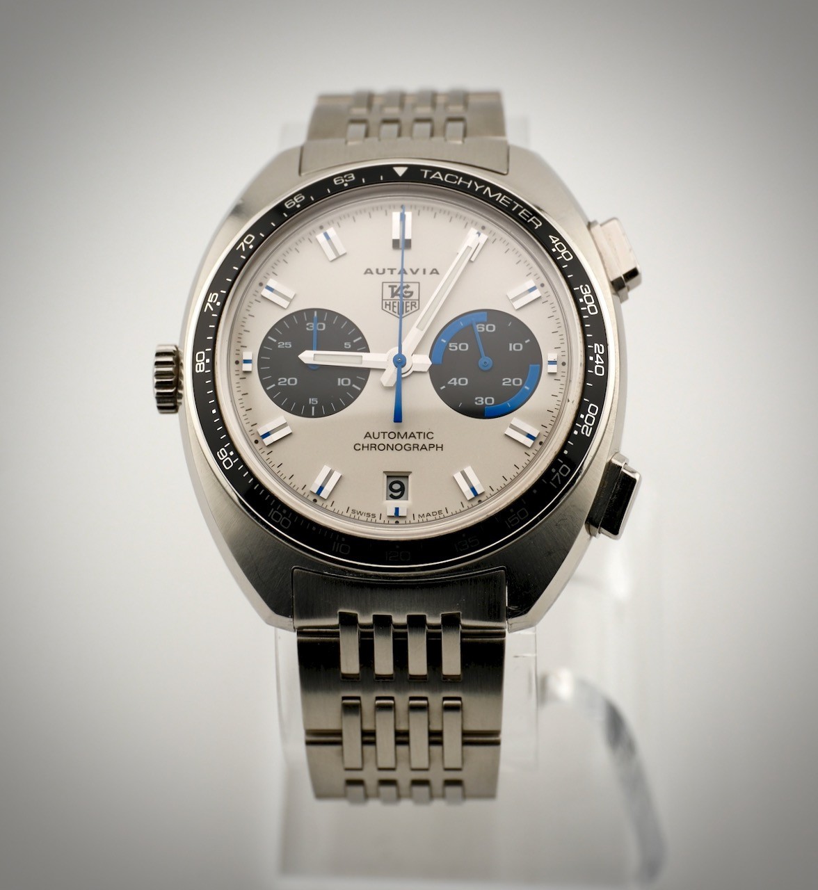 TAG HEUER Autavia chronograph “Jo Siffert” Re-Edition, Box + extra straps
