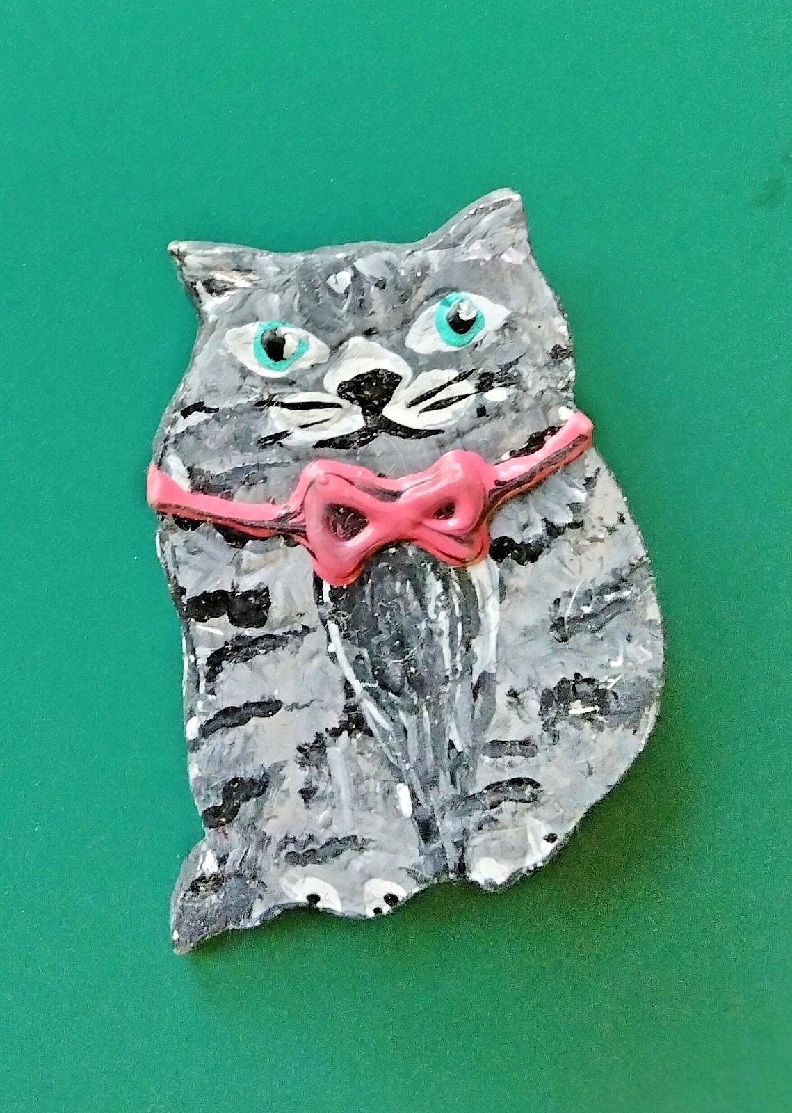 Handmade Wooden Gray Tabby Cat Brooch (173 – 2587)